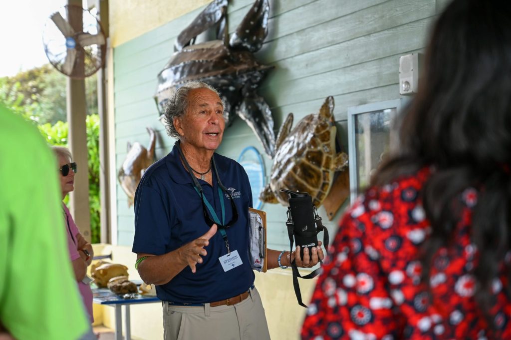 Volunteer-as-an-Exhibit-Interpreter-or-decide-to-Donate-to-Ocean-Conservation